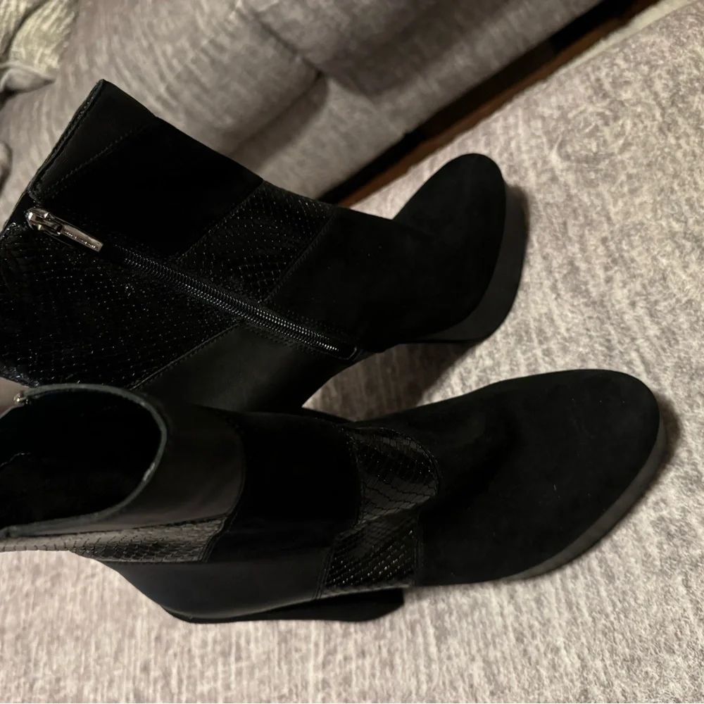 Vince Camuto Platform Bootie Size 8 1/2